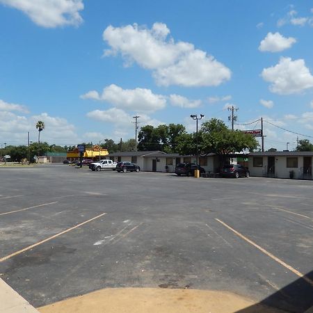 Executive Inn Pearsall Buitenkant foto