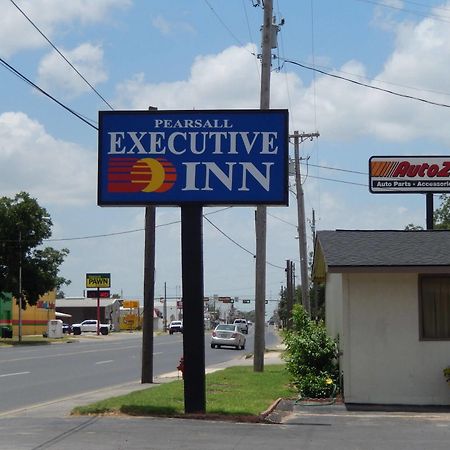 Executive Inn Pearsall Buitenkant foto