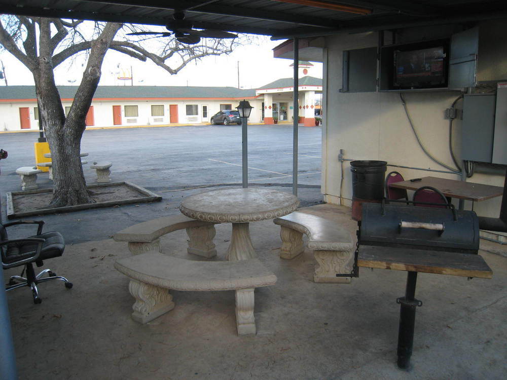 Executive Inn Pearsall Buitenkant foto
