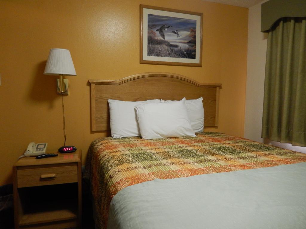 Executive Inn Pearsall Buitenkant foto