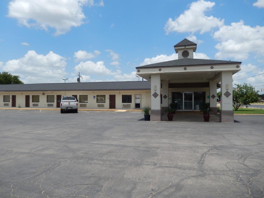 Executive Inn Pearsall Buitenkant foto