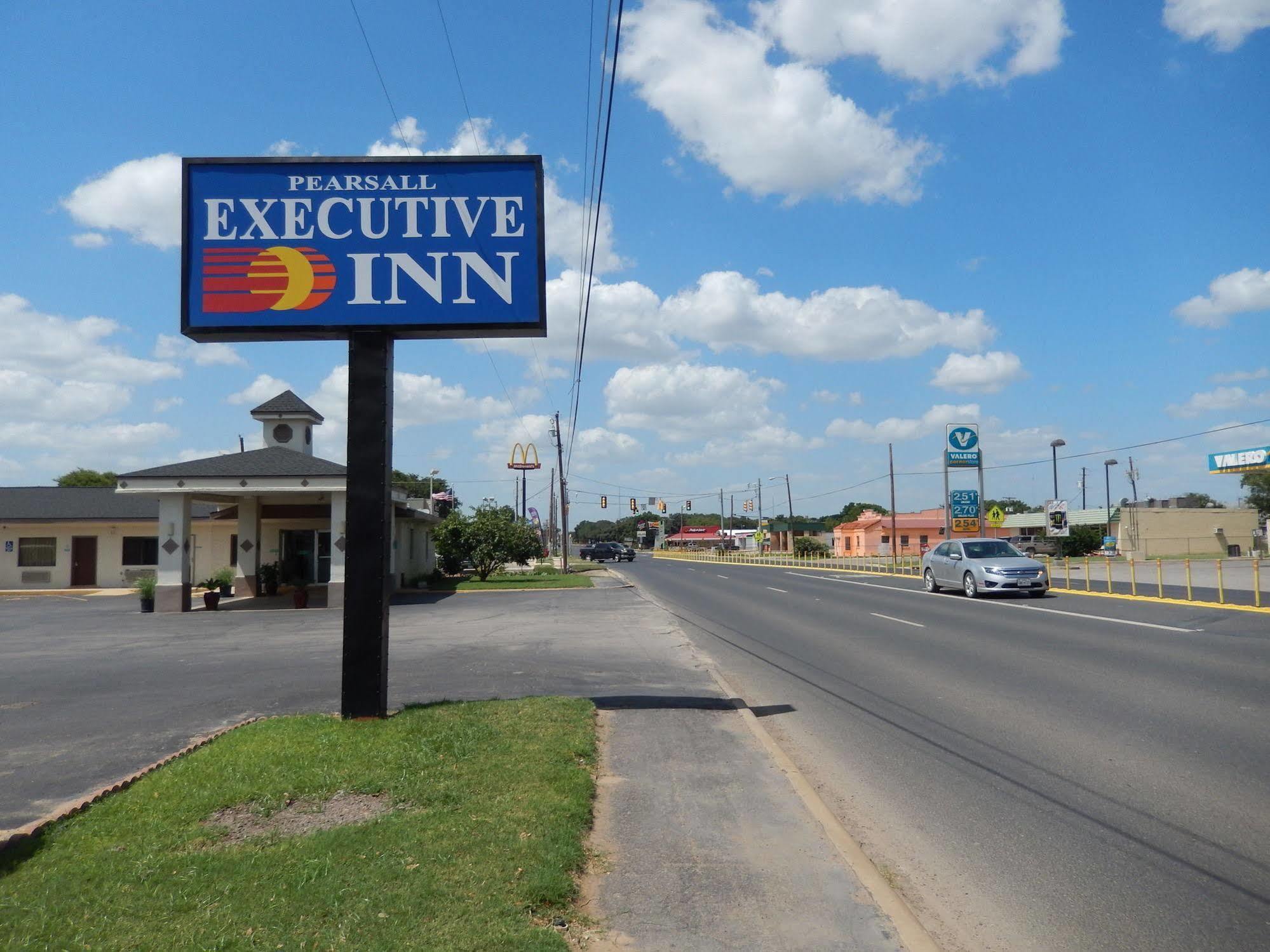 Executive Inn Pearsall Buitenkant foto
