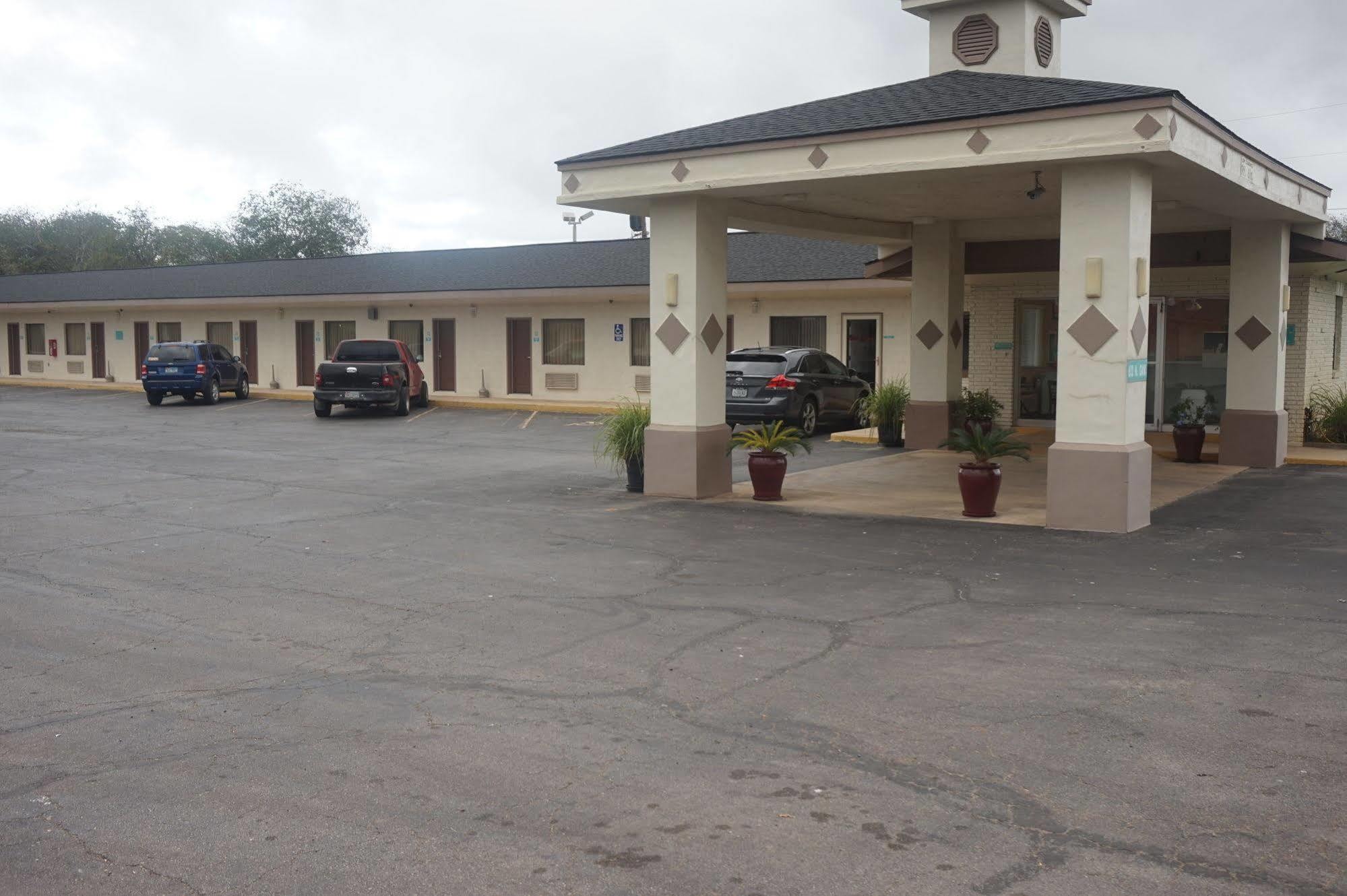 Executive Inn Pearsall Buitenkant foto