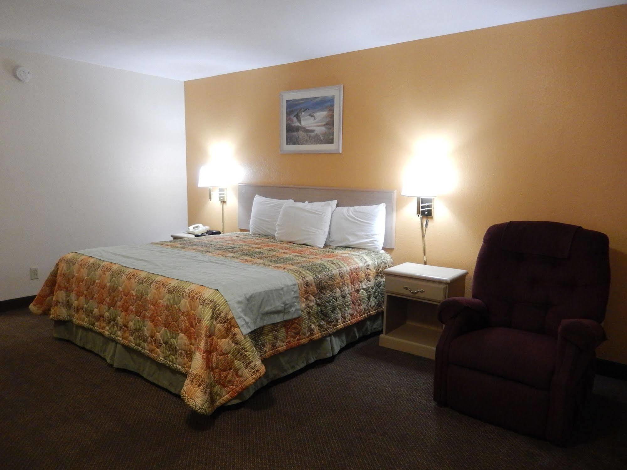 Executive Inn Pearsall Buitenkant foto