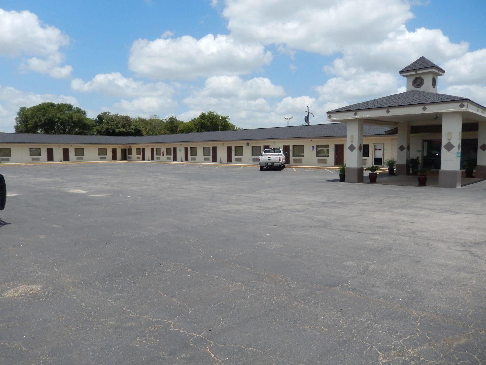 Executive Inn Pearsall Buitenkant foto