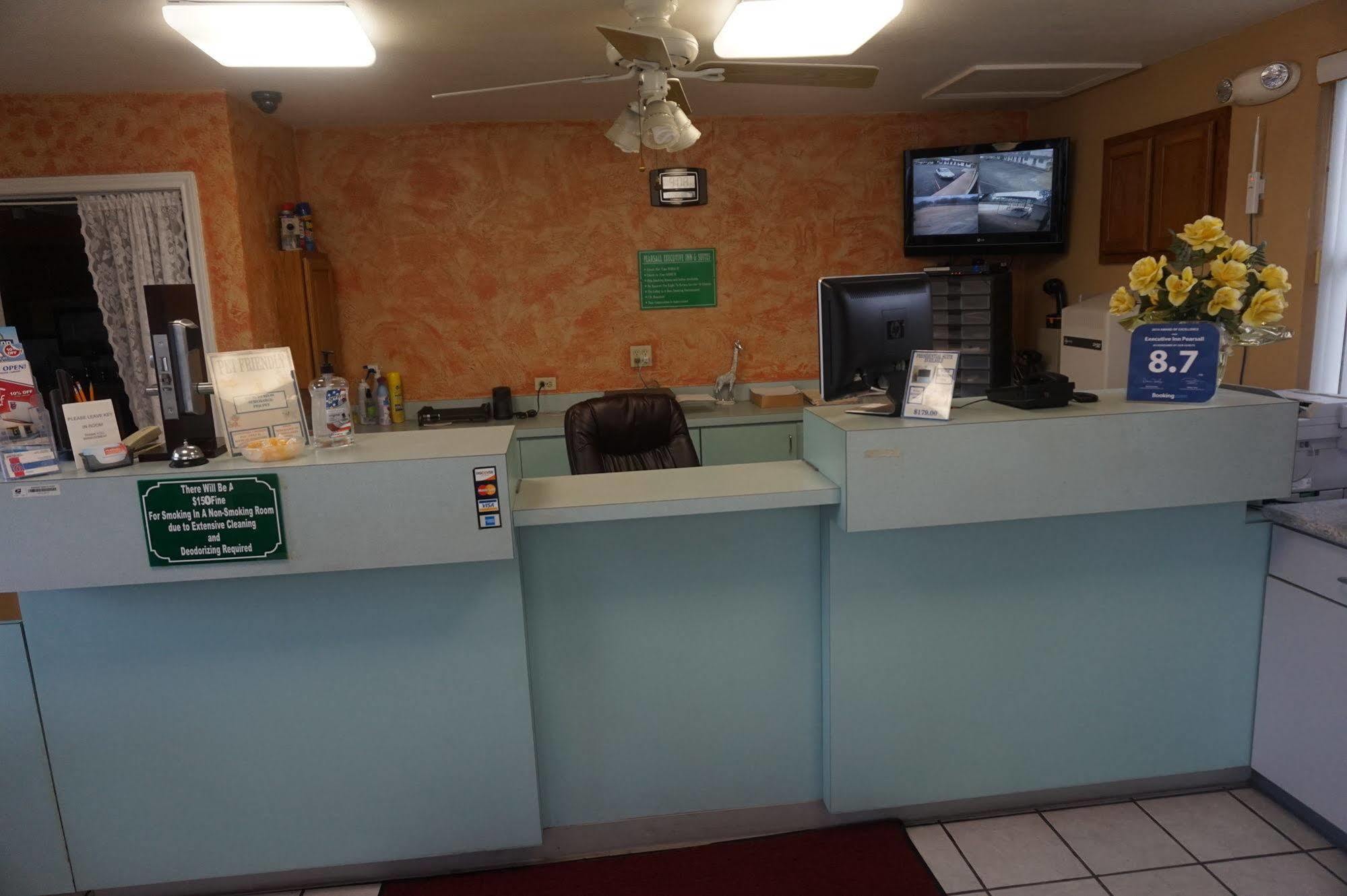 Executive Inn Pearsall Buitenkant foto