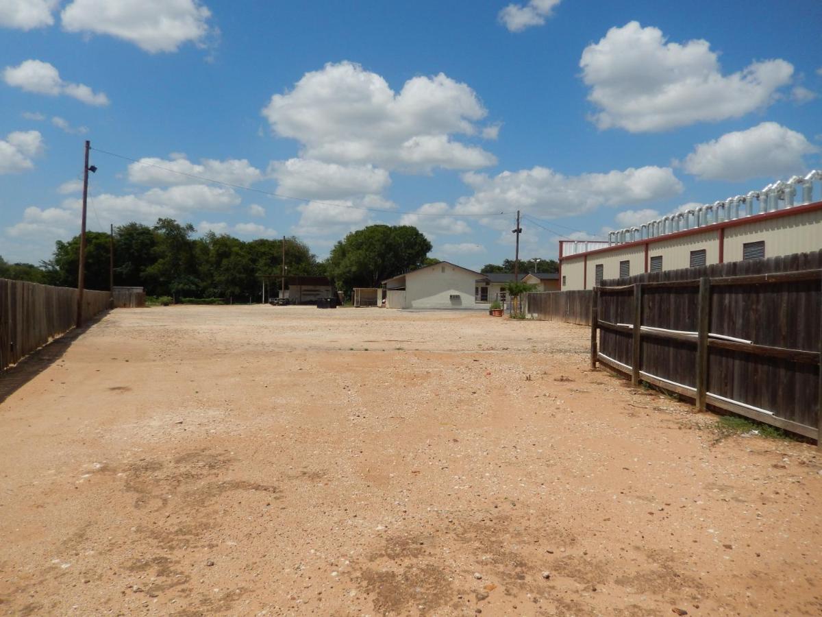 Executive Inn Pearsall Buitenkant foto